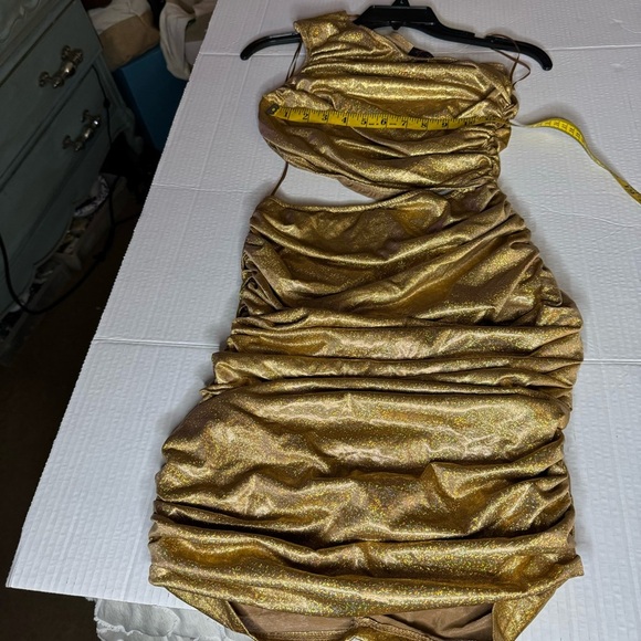One shoulder gold ruched dress size small - Picture 5 of 7